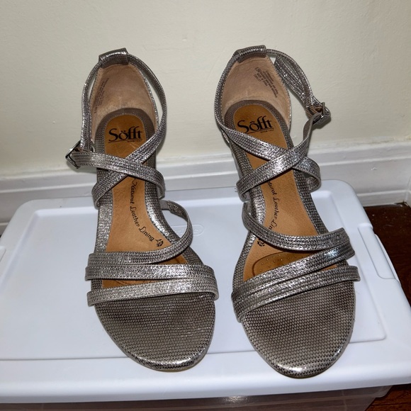 Women’s Söfft sliver wedges size 8.5 - Picture 2 of 4
